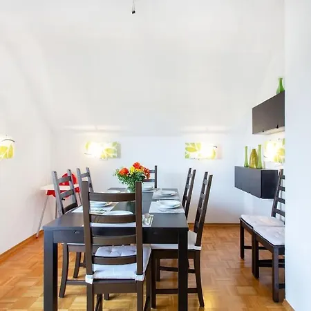 Happy Cow アパート